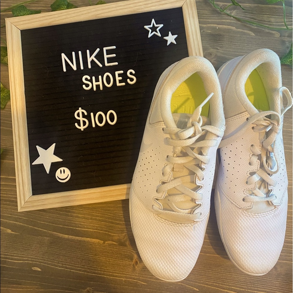White Nike Woman’s Cheer Shoes Size 6 ( Used Only O… Gem